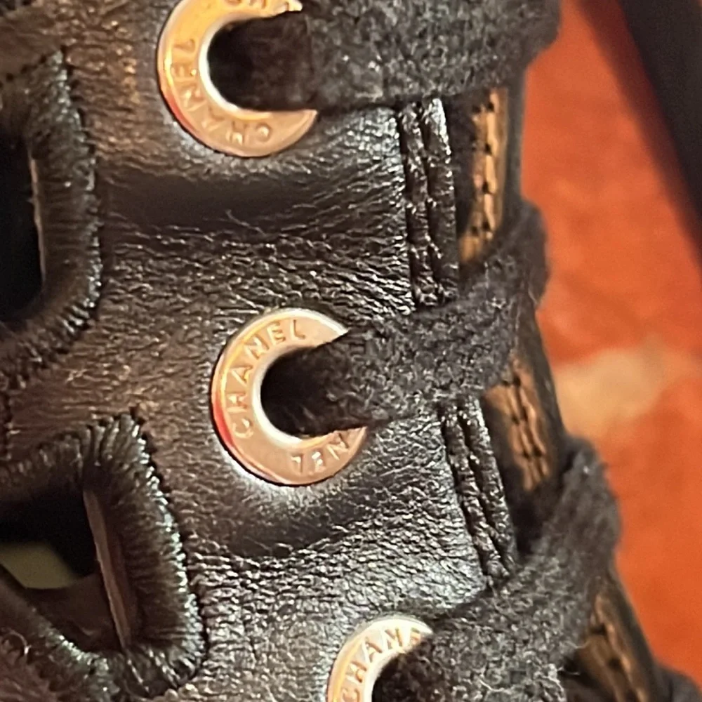 Authentic Chanel. Double sided leather sneaker/boots fabulous camellias all over - Picture 6 of 16